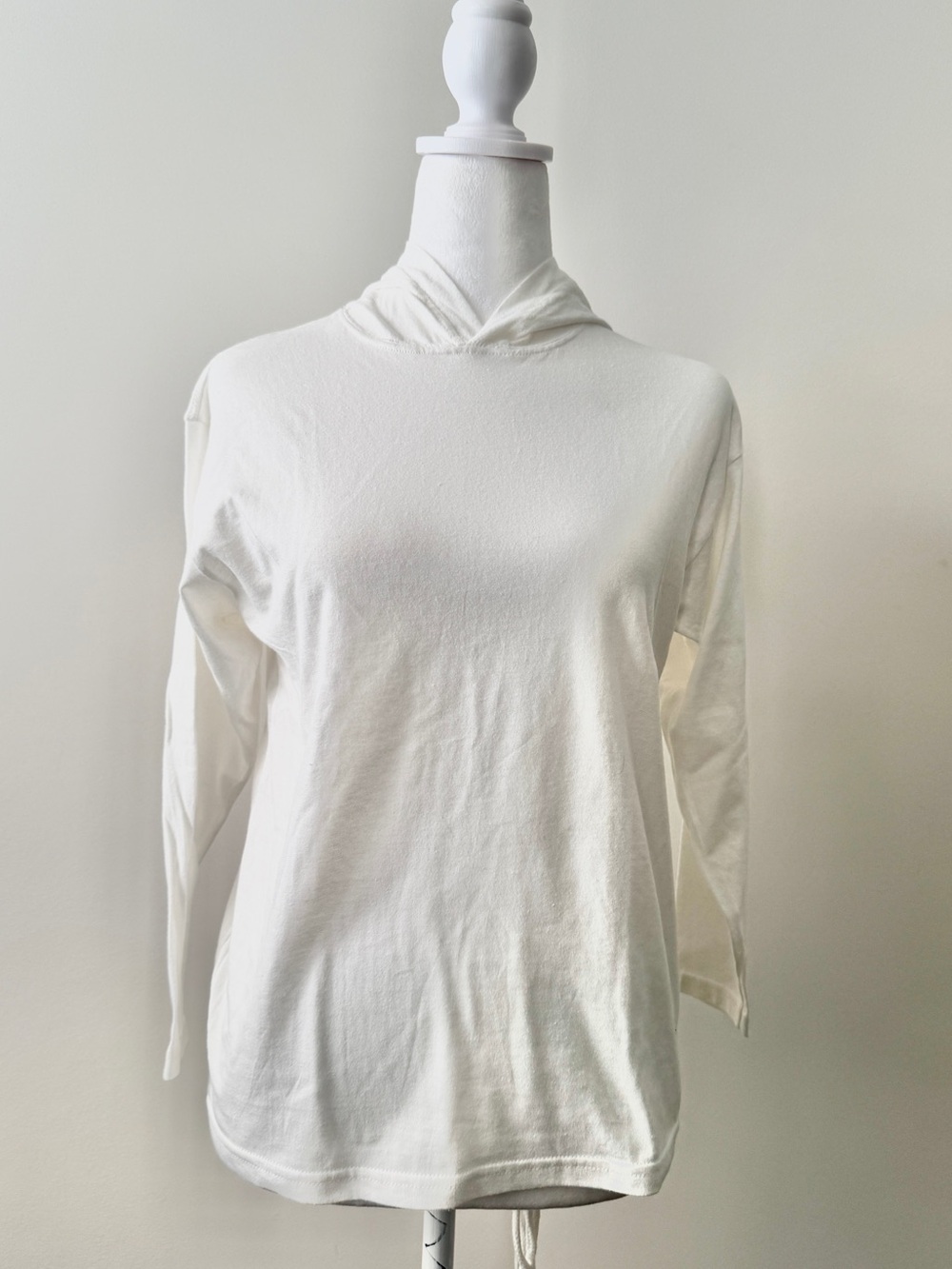 NWOT Women's White Lightweight Hooded Long-Sleeve Top